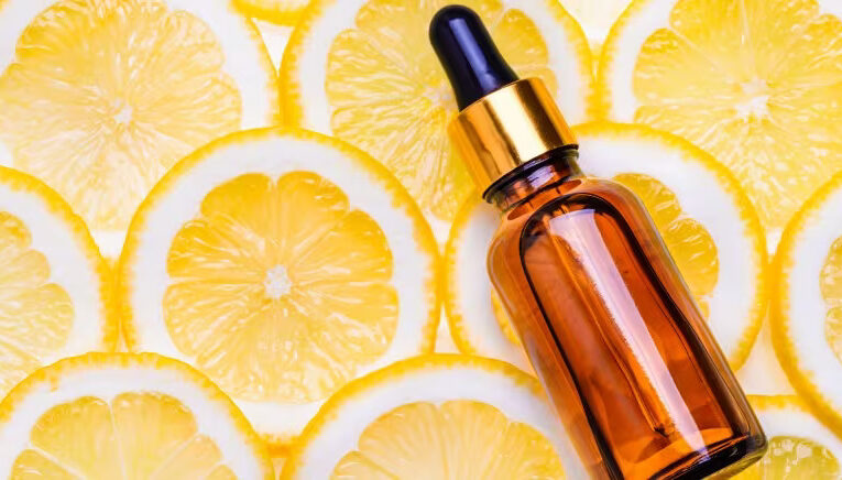 “Clear and Shine: How Vitamin C Serum Benefits Acne Skin”